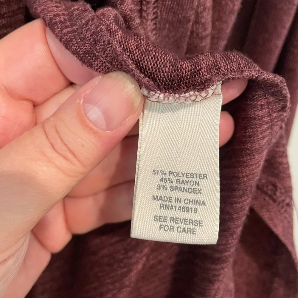 Mudd burgundy heather hooded cardigan with pockets.  Size XS
